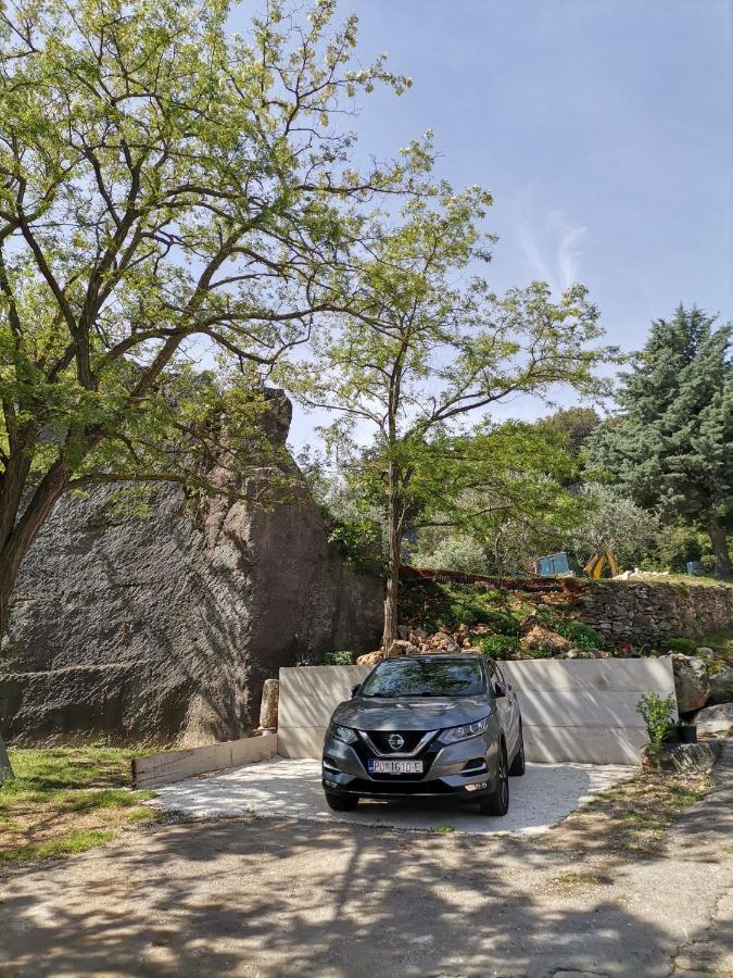 Apartma Cave With Free Parking *